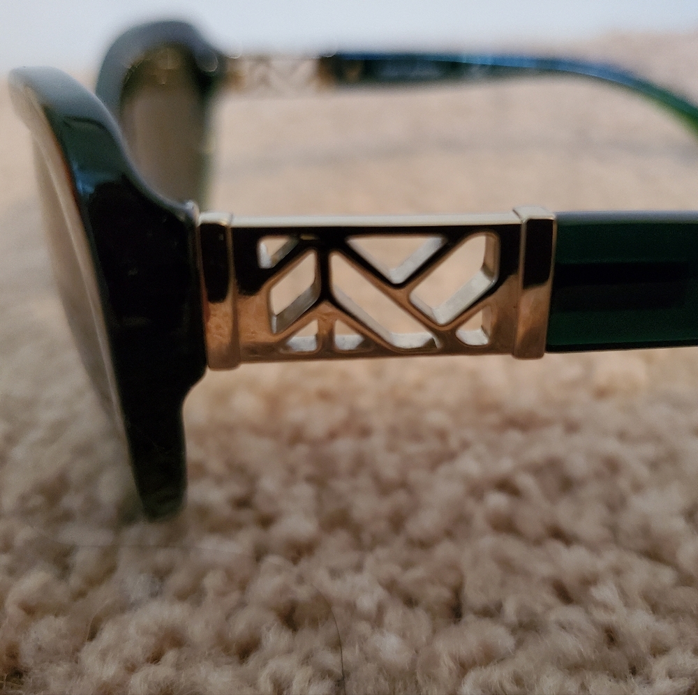 TORY BURCH Sunglasses, case & goldtone round hoop earrings set - Picture 9 of 14